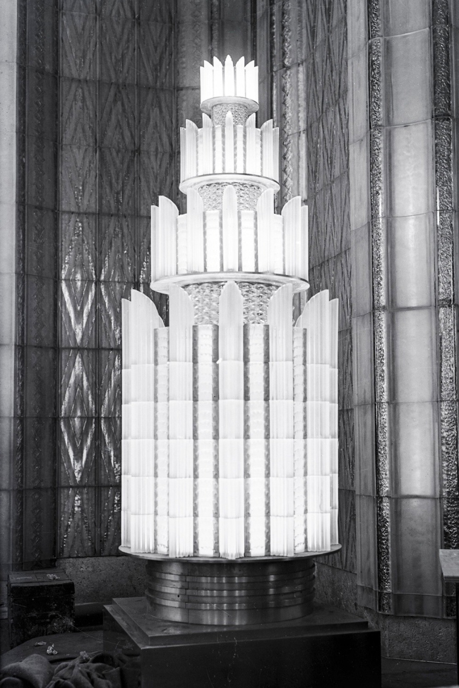 Пирамидальные люстры в ресторане лайнера «Нормандия», Р. Лалик, 1935