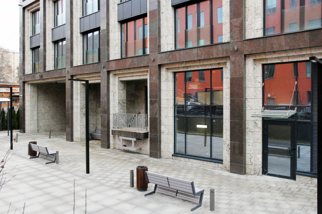 “Olive House” apartments, the yard from the side of the Bolshevik Factory / GRAN (Pavel Andreev Architects)