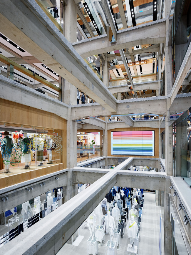 ������� ����������� ������� Uniqlo Tokyo