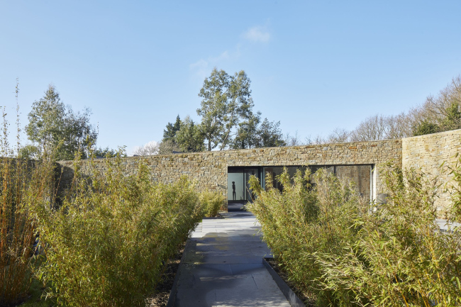 ����� Windward House
