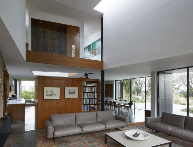 ����� Windward House