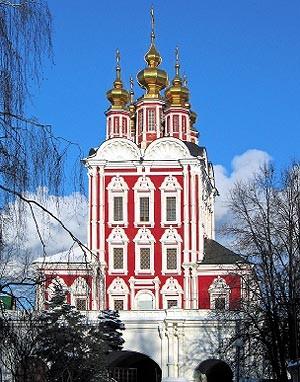 Надвратный храм Преображения Новодевичьего монастыря 
