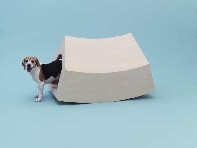   (Beagle House Interactive Dog House)    MVRDV.    