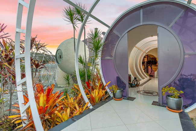 - (Bubble House)