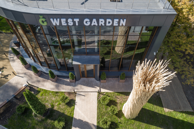  , .      West Garden / 10.2020