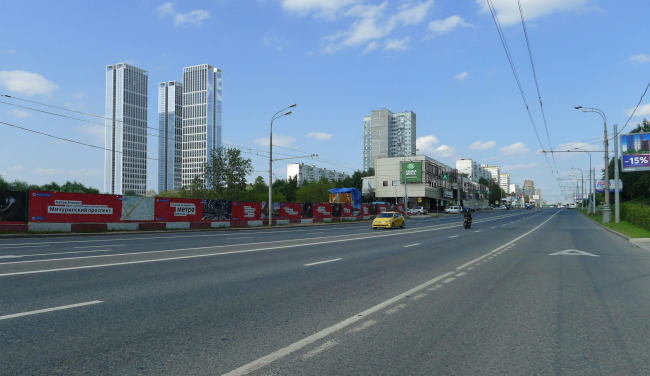 A project, simulation, view from the Michurinsky Avenue. On the righ: a 1980 residential building with a cross-shaped plan
