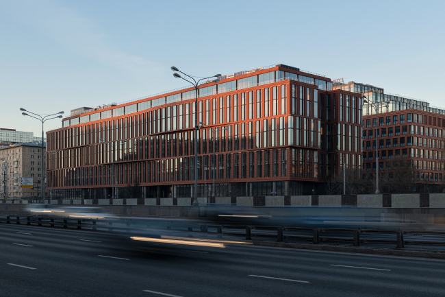 Alcon II business center on leningrad Avenue /  ADM architects 