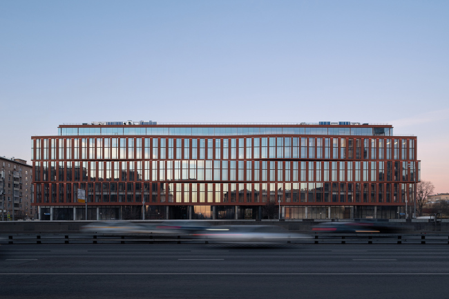 Alcon II business center on leningrad Avenue /  ADM architects 