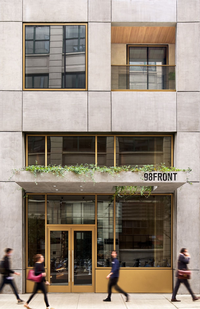 ����� �������� 98 Front Street