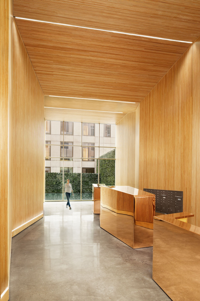 ����� �������� 98 Front Street