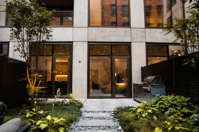 ����� �������� 98 Front Street