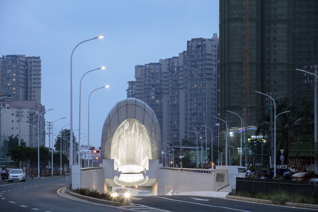 Въездные порталы в Восточный тоннель Вэньмин