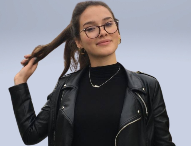 ����� ����