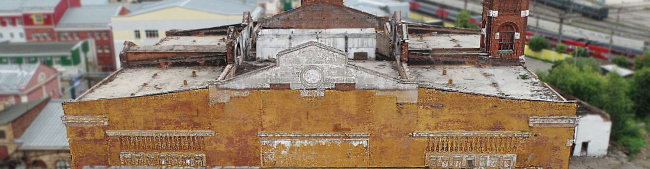 The building of the refrigerator when the design process began. The Beetle office center. A photograph. The north facade