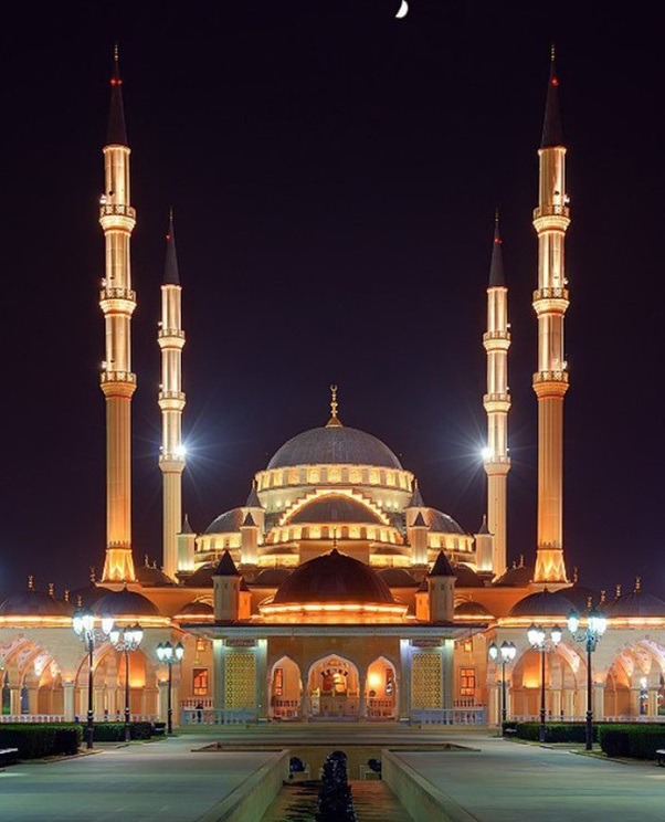 СТАРК-6 использовался для подсветки колонн мечети «Сердце Чечни» в Грозном 