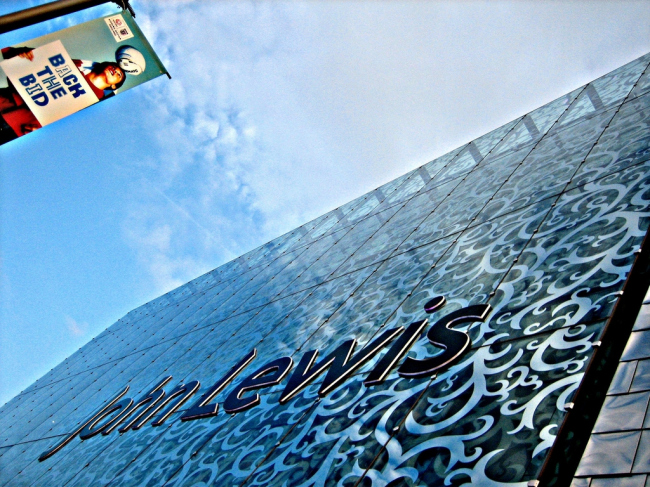 ��������� John Lewis. ����: Sento via flickr.com. �������� CC BY-SA 2.0