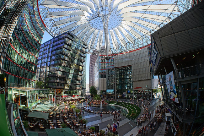 Sony Center � ������� Bahntower �� ������������� � �������. 2000 