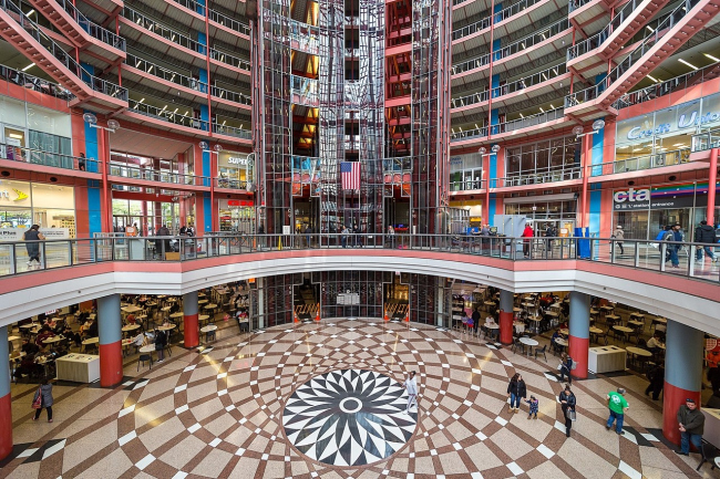 ������ ������������� ����� �������� (James R. Thompson Center) � ������. 1985
