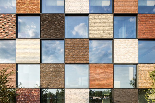 ���-��� � ���� ���������� ������ Vande Moortel