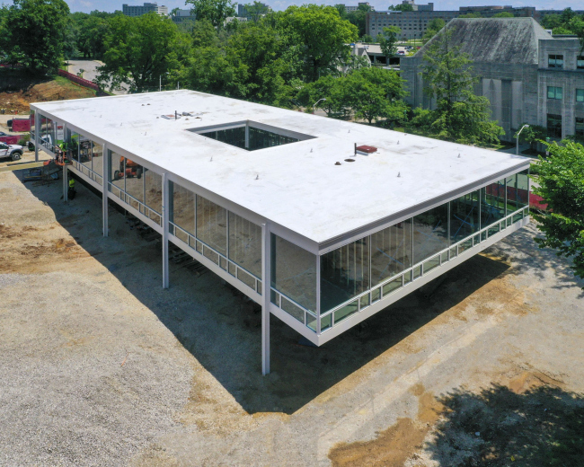������ ����� (Mies Building)