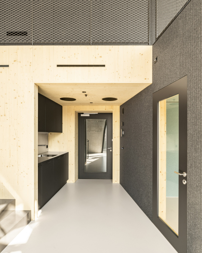 ���-������ HiLo � ������� NEST