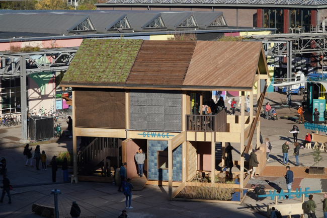 ����������� ��� The Exploded View Beyond Building