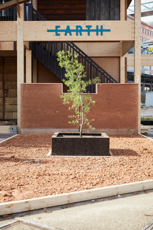����������� ��� The Exploded View Beyond Building