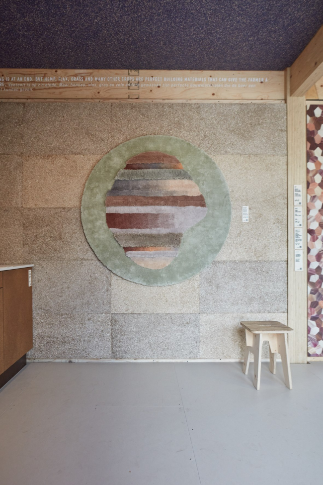 ����������� ��� The Exploded View Beyond Building