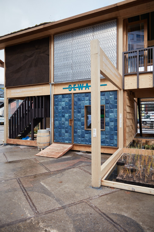 ����������� ��� The Exploded View Beyond Building