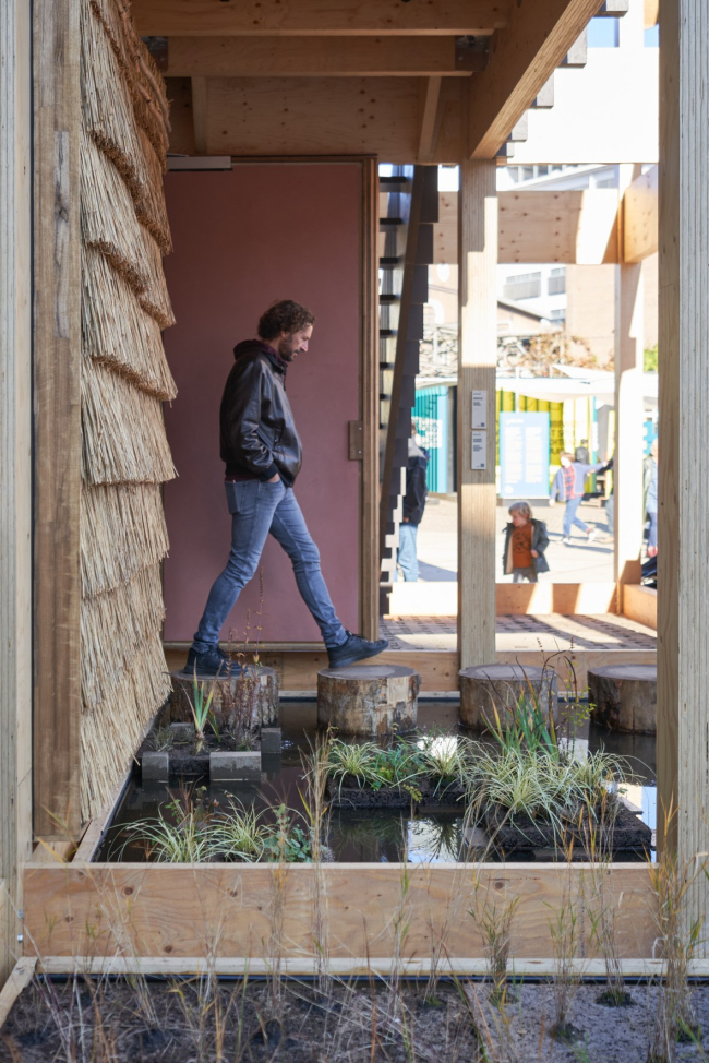 ����������� ��� The Exploded View Beyond Building