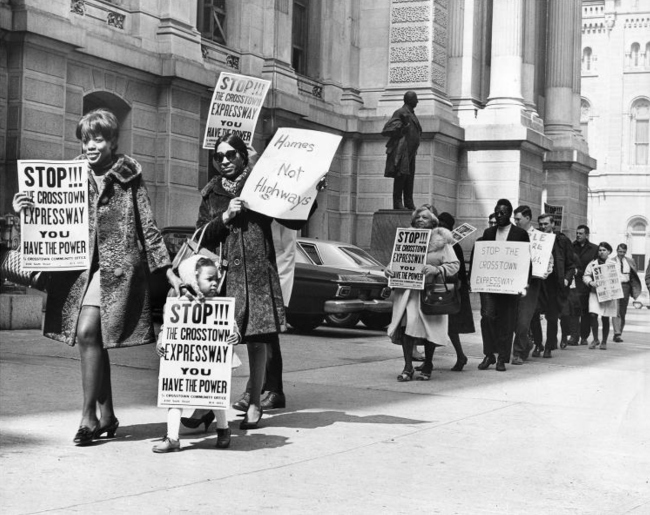 Демонстрация протеста против строительства автострады. 22.03.1968