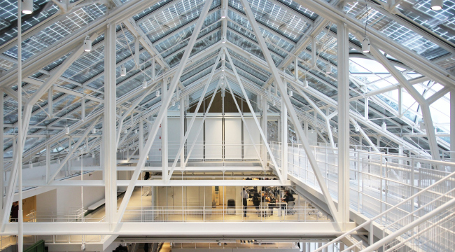 The structures underneath the roof, the 4th tier of the galleries hosting the V-A-C offices. GES-2, House of Culture of V-A-C foundation  / 03.12.2021 