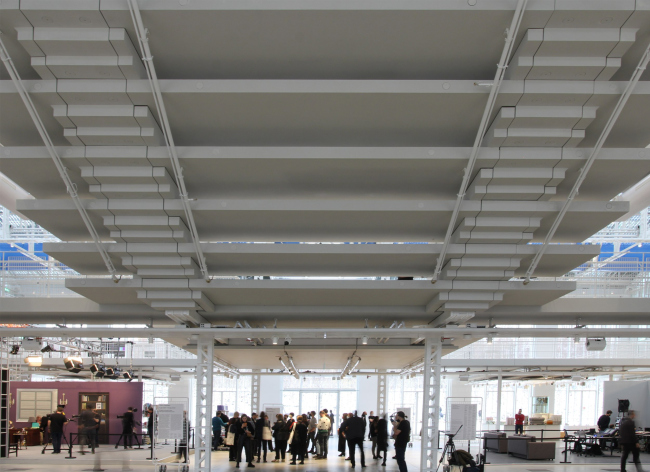 The amphitheater steps on the axis of the entrance � you cannot miss them. GES-2, House of Culture of V-A-C foundation  / 03.12.2021