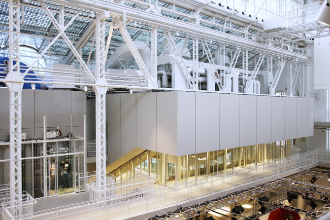 The only new volume, inserted into the building � the auditorium � is situated in the spot where the wall was mostly lost. Its inserted character and the fact that is new are highlighted on the outside and on the inside through the very placem