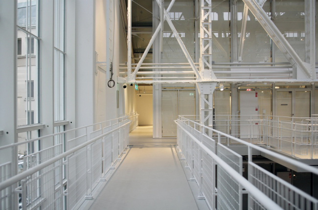 The cobweb character of the structures is felt almost everywhere... GES-2, House of Culture of V-A-C foundation  / 03.12.2021 