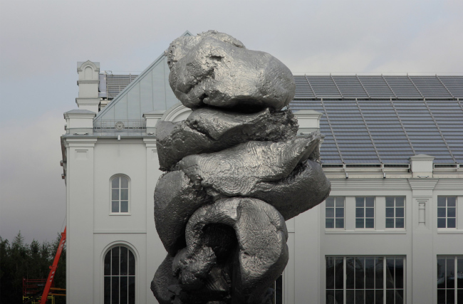 Urs Fischer. Big Clay #4. The sculpture was temporarily installed in the summer of 2021