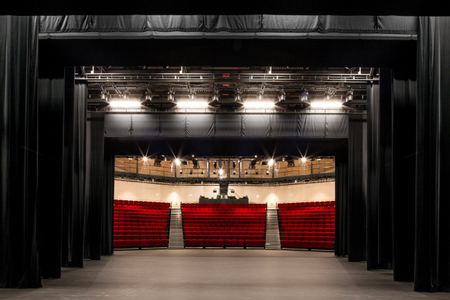 Театральный центр La Sc&#232;ne de Bayssan