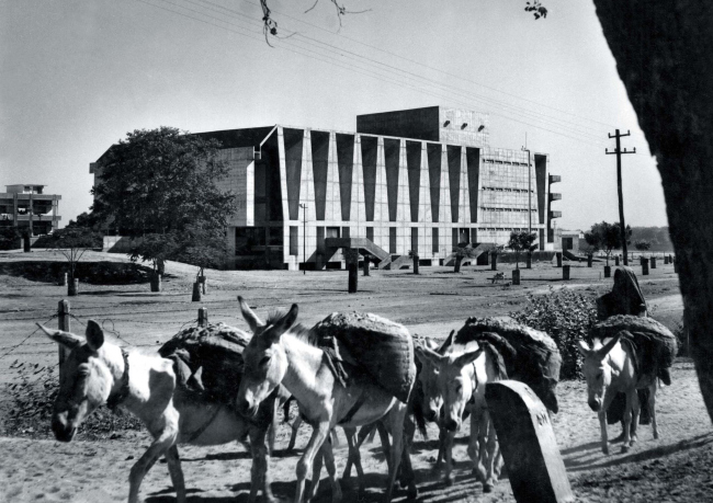 Зал и мемориальный театр имени Тагора в Ахмадабаде. 1967