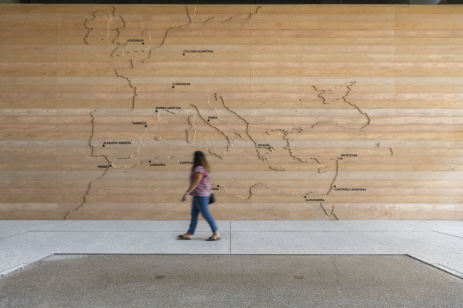 ����� Narbo Via