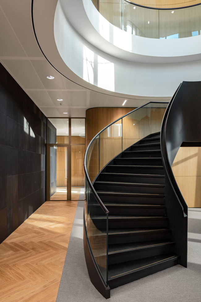 ���� ����������� ����� Loyens & Loeff