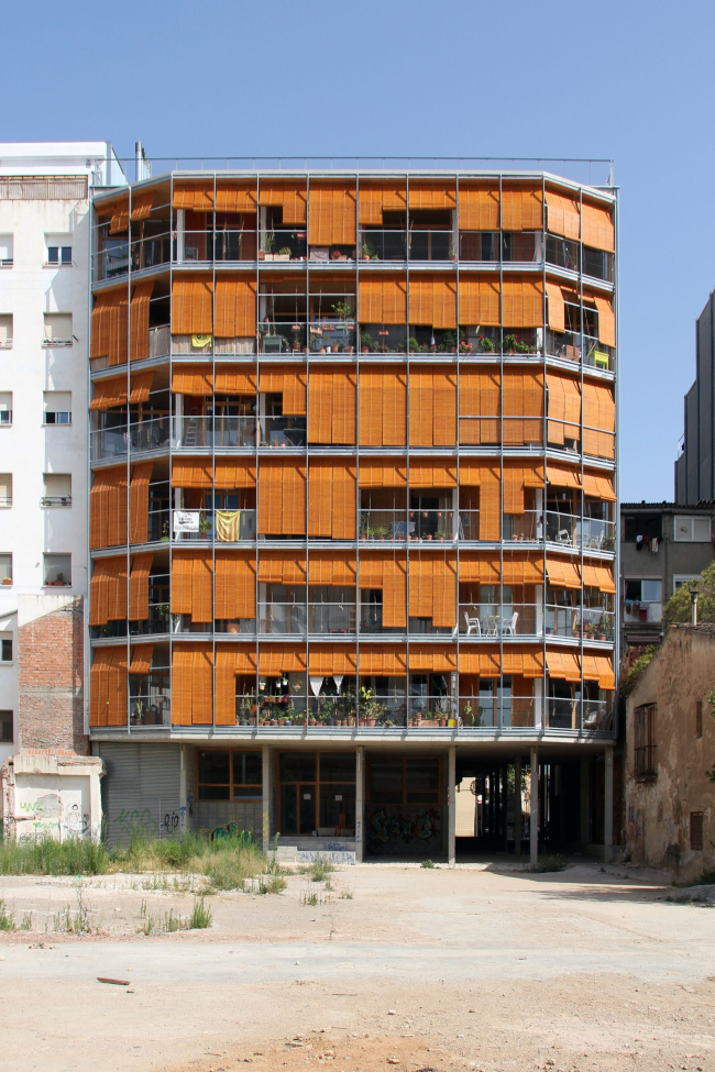 Кооператив на 28 квартир La Borda в Барселоне