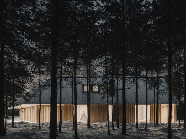 ���-������