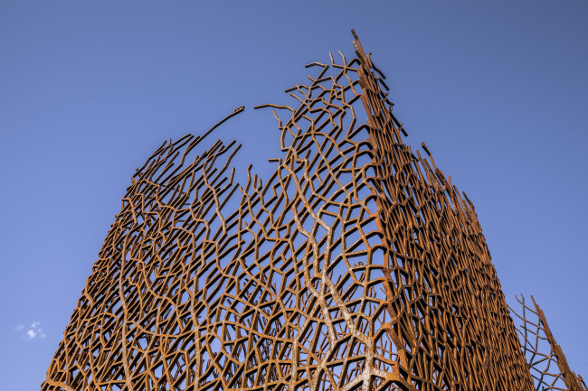 Инсталляция «Матрица колонн» для Парка стальных скульптур компании Delong