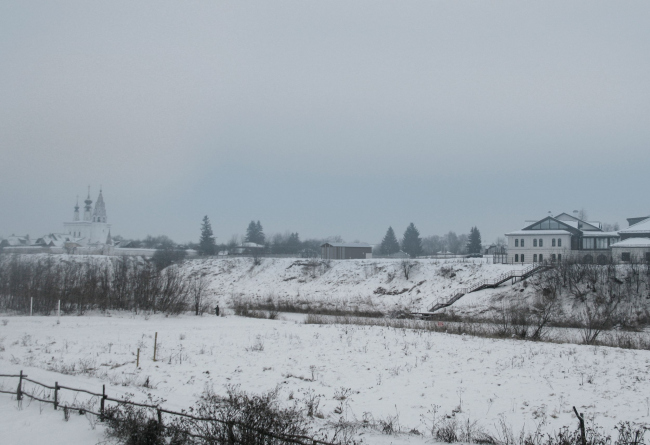 3D insertion into the panorama of the left bank of the Kamenka River. The Gastev Museum is in the center between the trees.