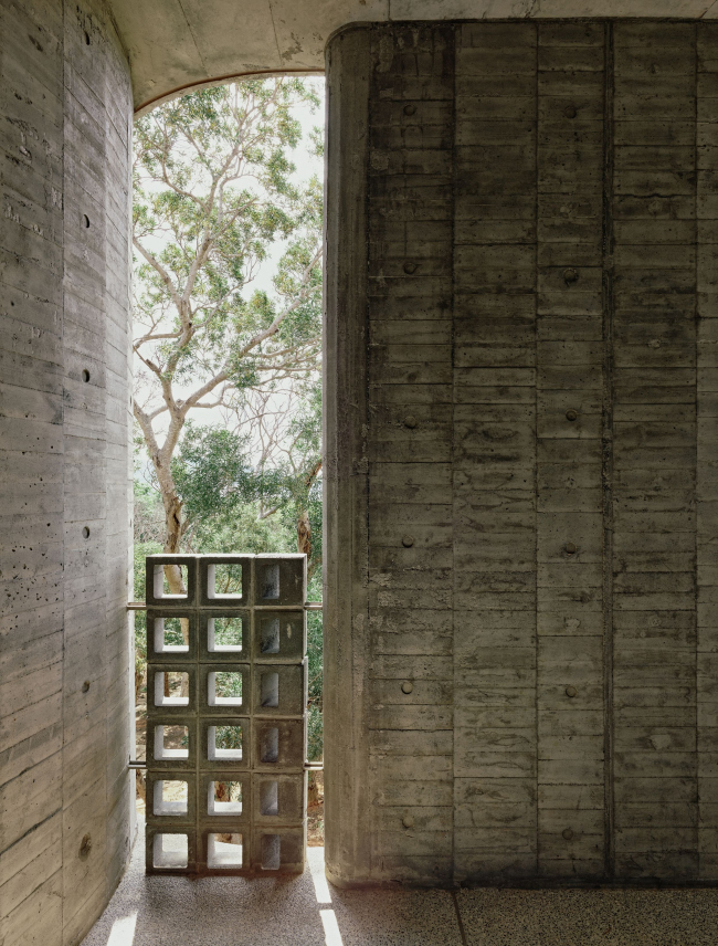 �����-����� Wandering Walls