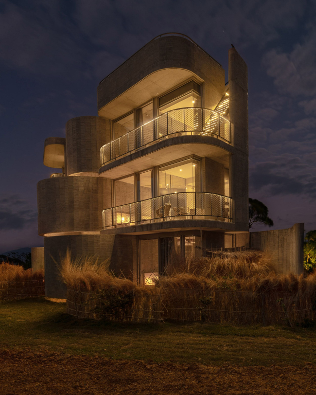 �����-����� Wandering Walls