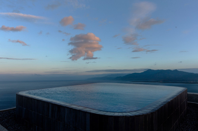 �����-����� Wandering Walls
