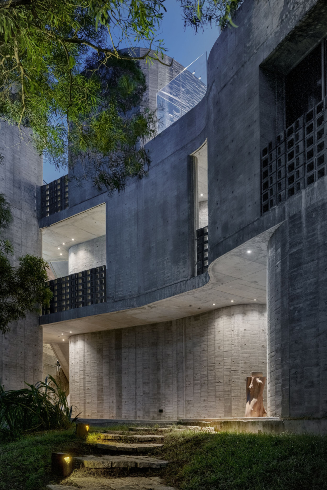 �����-����� Wandering Walls