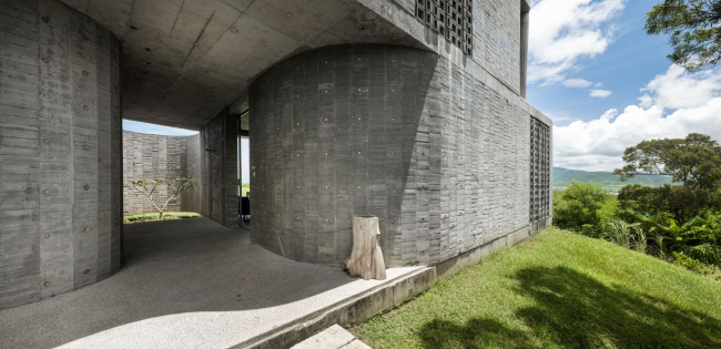 �����-����� Wandering Walls