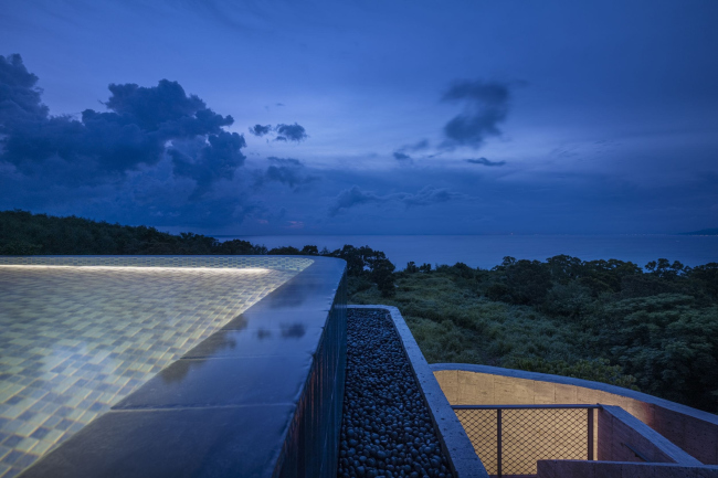 �����-����� Wandering Walls